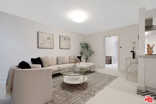 apt-219-2311 4th St, Santa Monica, CA, 90405-3447 | Card Image