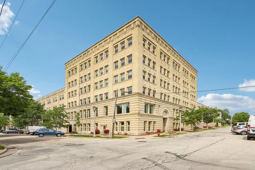 122-904 E Pearson Street, MILWAUKEE, WI, 53202 | Card Image