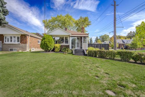 35 Porter Cres, Scarborough, ON, M1P1E8 | Card Image