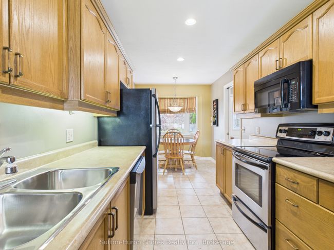 489 Andrew St, Condo with 2 bedrooms, 2 bathrooms and 2 parking in Port Elgin ON | Image 8