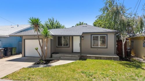 1821 Wall St, Tracy, CA, 95376-2513 | Card Image