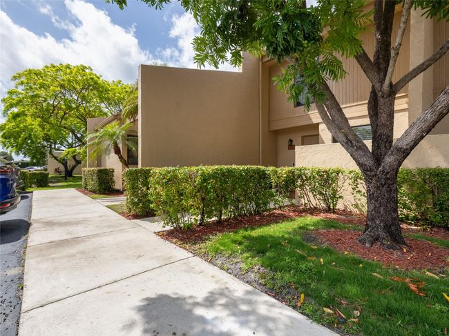 280 - 1424 Nw 97 Th Ter, Townhouse with 2 bedrooms, 3 bathrooms and null parking in Pembroke Pines FL | Image 39