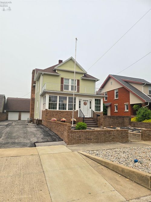 132 N Wilson Ave, Fremont, OH, 43420-2262 | Card Image