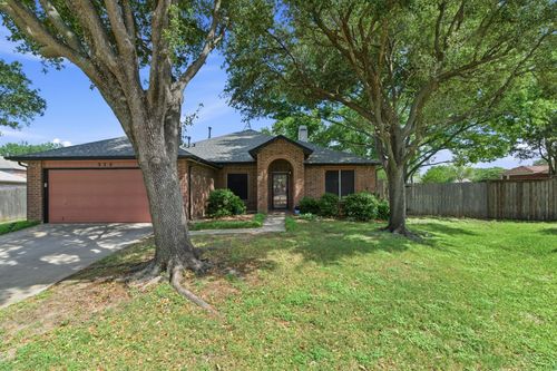 929 Hiawatha Ln, Saginaw, TX, 76131-4834 | Card Image