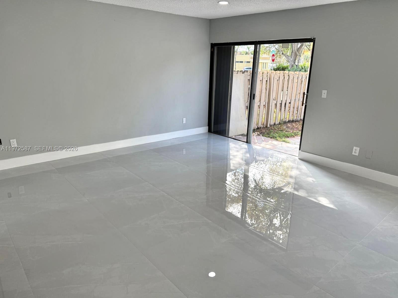 Residential Lease in Hollywood