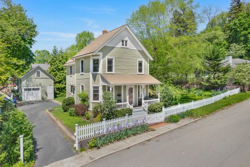 4 Oak St, Cold Spring, NY, 10516-2511 | Card Image