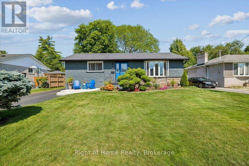 275 Kent Cres, Burlington, ON, L7L4T2 | Card Image
