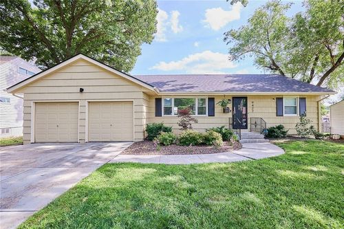 9427 Mackey St, Overland Park, KS, 66212-3233 | Card Image