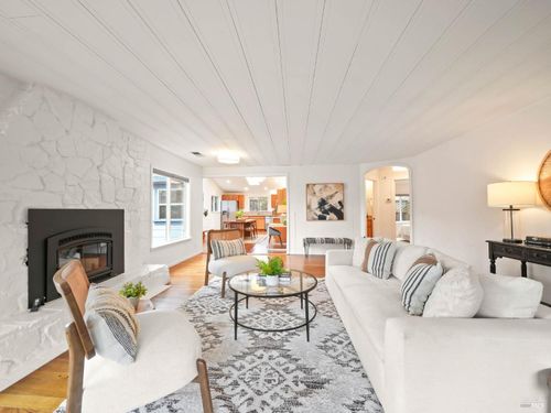 16 Cherry Hill Ln, Novato, CA, 94945-2572 | Card Image