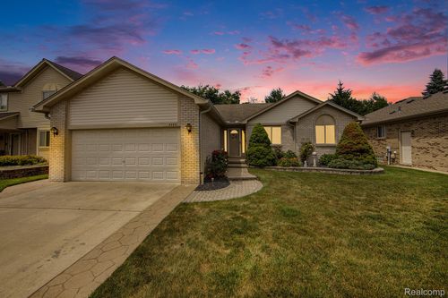 32851 Foster Ct, Fraser, MI, 48026-5260 | Card Image