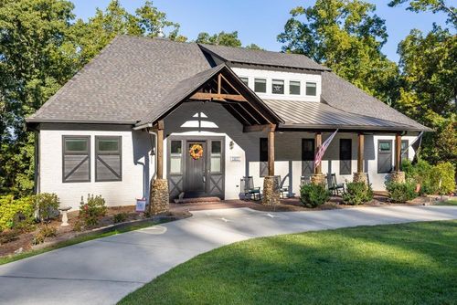 10027 Caseview Dr, Harrison, TN, 37341-8033 | Card Image