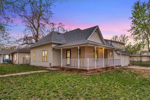 224 E Knott St, Hesston, KS, 67062-9509 | Card Image