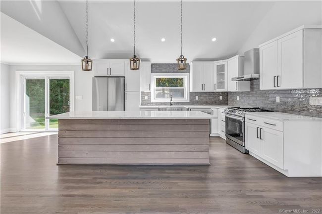 Grand island w/ seating for 5 and shiplap details. | Image 12