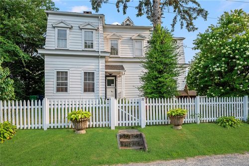 10 Hendricks St, South Kingstown, RI, 02879-3207 | Card Image