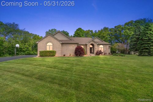 8533 Glen View Dr, Howell, MI, 48843-8108 | Card Image