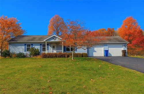 7 Staffordshire Dr, Grove City, PA, 16127-4455 | Card Image