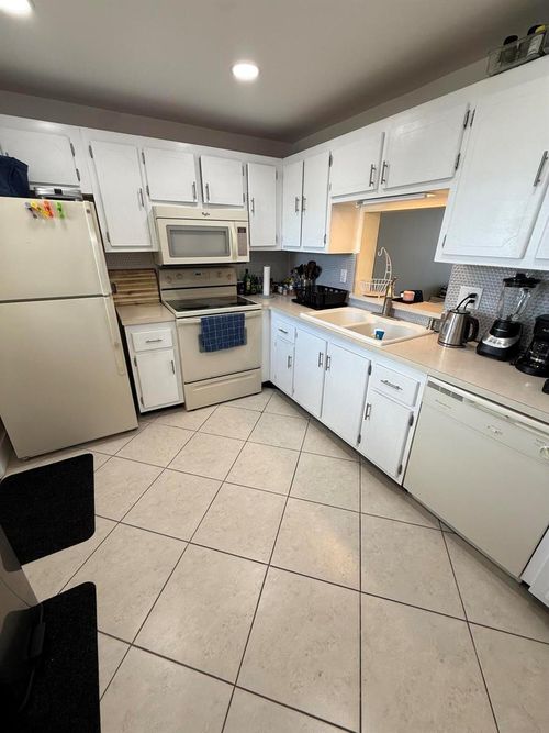 708-900 Ne 12th Avenue, Hallandale Beach, FL, 33009 | Card Image