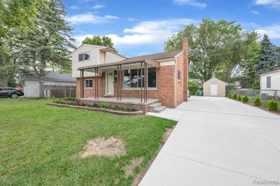 32415 Maplewood Street, Home with 3 bedrooms, 2 bathrooms and null parking in Garden City MI | Image 3