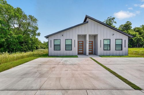 b-2113 Henry St, Greenville, TX, 75401 | Card Image