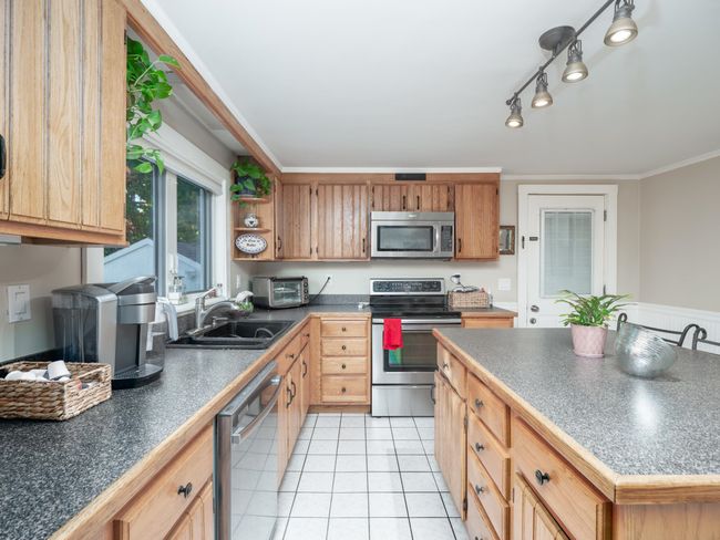 2 E Dunstable Rd, House other with 3 bedrooms, 2 bathrooms and null parking in Nashua NH | Image 11
