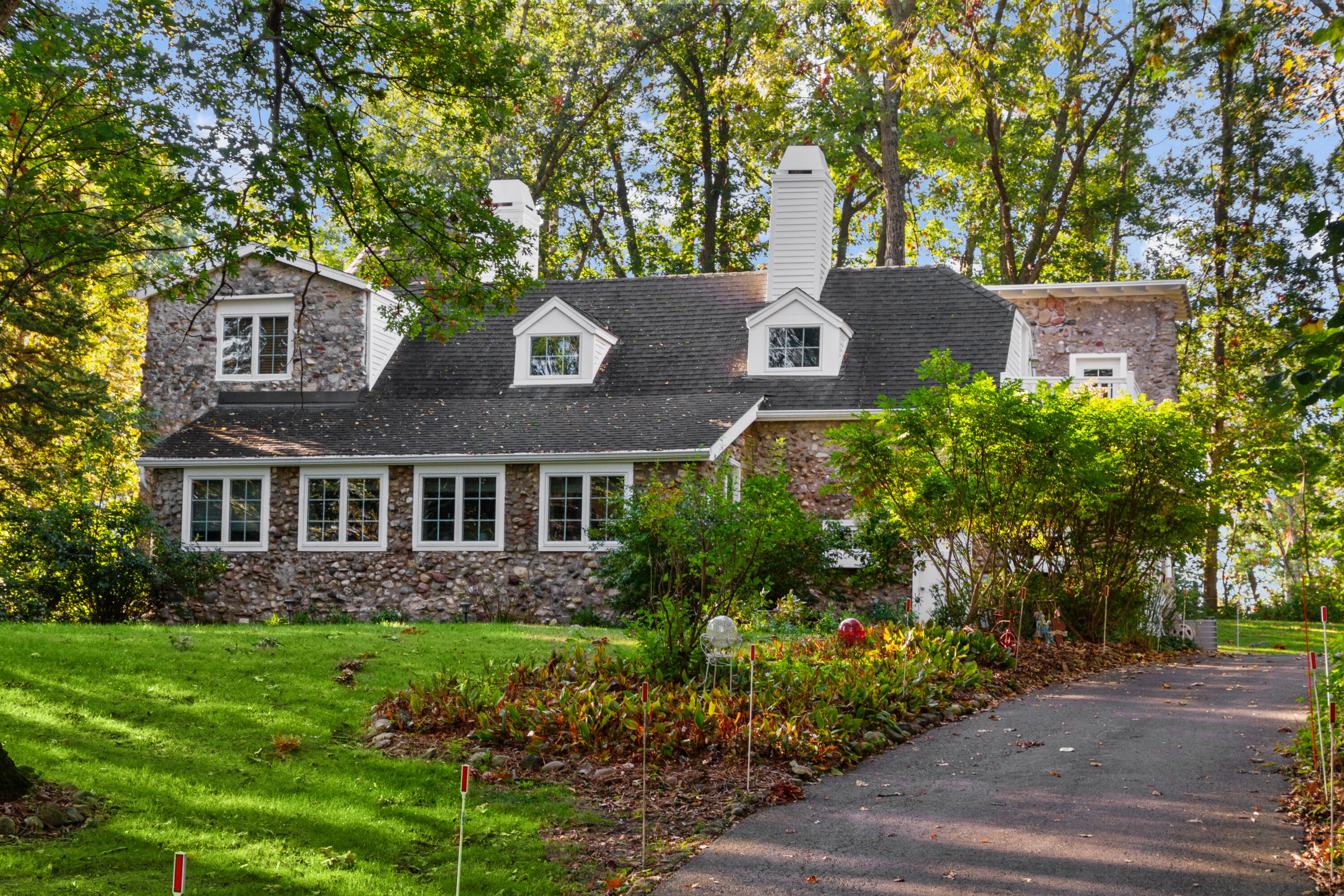Laurel St, Lake Geneva, WI 53147