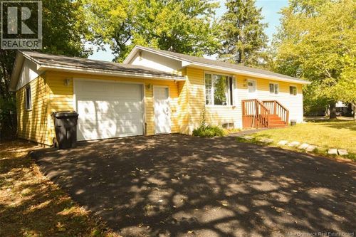 227 Leeds Dr, Fredericton, NB, E3B4S7 | Card Image