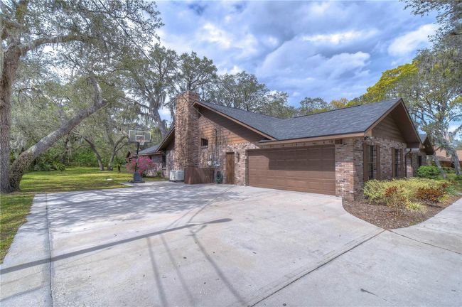 Large driveway | Image 9