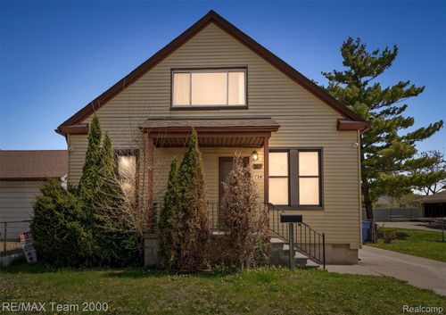 5734 N Gulley Rd, Dearborn Heights, MI, 48127-3028 | Card Image