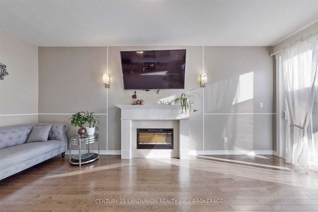 8 La Tache Cres, House attached with 4 bedrooms, 4 bathrooms and 4 parking in Markham ON | Image 7