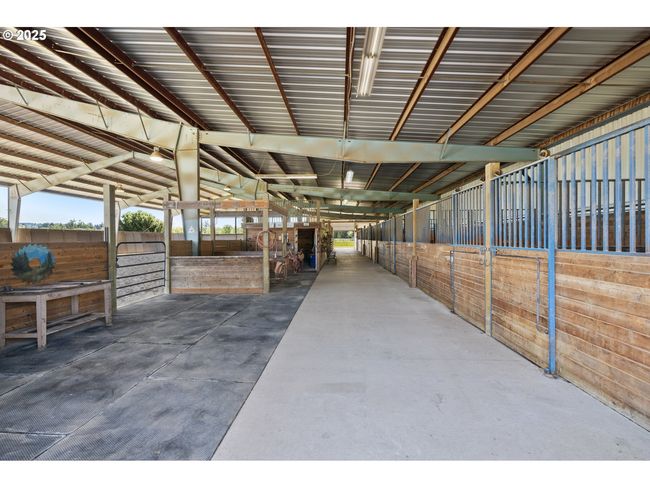 12430 S Oak Grove Rd, House other with 3 bedrooms, 4 bathrooms and 6 parking in Canby OR | Image 10
