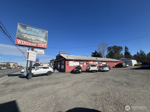 13828 Aurora Ave N, Seattle, WA, 98133 | Card Image