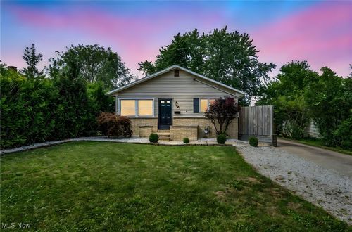 321 Jackson St, Medina, OH, 44256-1741 | Card Image