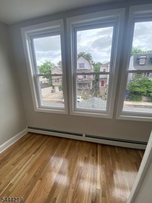 180 N 12th St, Newark, NJ, 07107-4207 | Card Image