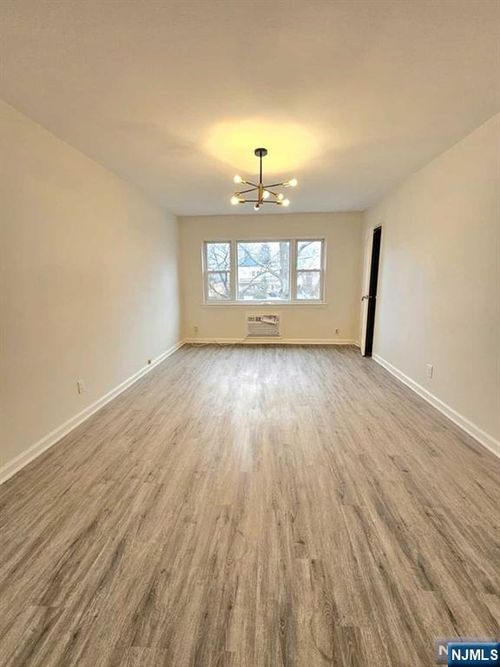 188 Hillside Ave, Leonia, NJ, 07605-1665 | Card Image