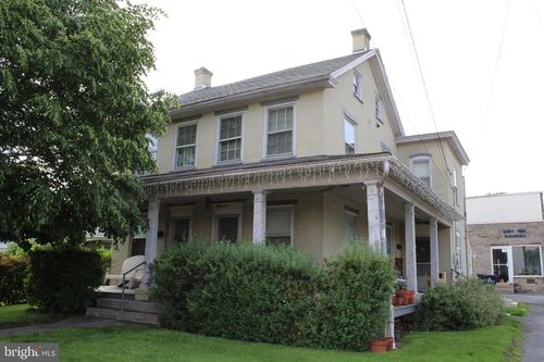 601 W Main St, NEW HOLLAND, PA, 17557-1122 | Card Image