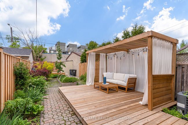 118 Mulock Ave, House attached with 3 bedrooms, 2 bathrooms and 1 parking in Toronto ON | Image 34