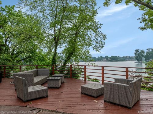 3379 Wormer Dr, Waterford Twp, MI, 48329-2569 | Card Image