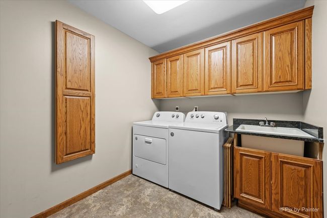 Large Mud/Laundry Room adjoins with the three car | Image 25