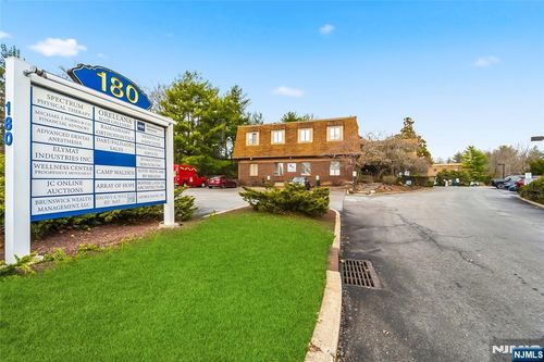 180 Old Tappan Rd, Old Tappan, NJ, 07675-7052 | Card Image