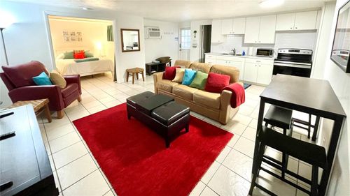 b-828 S Tuttle Ave, Sarasota, FL, 34237-7642 | Card Image
