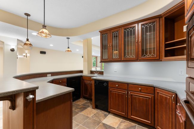 Wet bar, lower level | Image 53