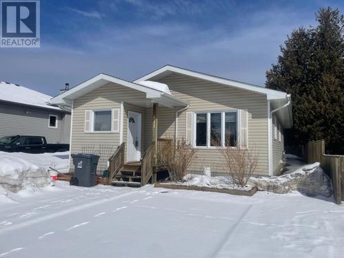 511 Mary St E, Thunder Bay, ON, P7E4K2 | Card Image