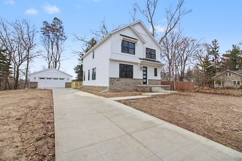 16761 Franklin Rd, Northville, MI, 48168-9580 | Card Image