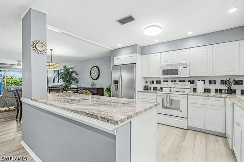 f8-600 Valley Stream Dr, NAPLES, FL, 34113-4138 | Card Image