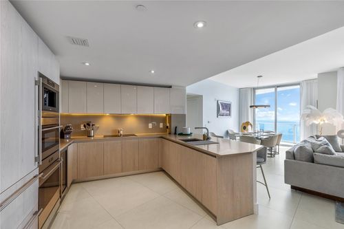 lph3-4111 S Ocean Dr, Hollywood, FL, 33019-3055 | Card Image