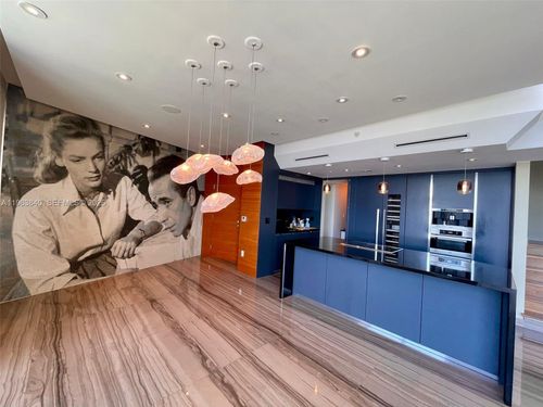 ph5213-92 Sw 3rd St, Miami, FL, 33130-2998 | Card Image