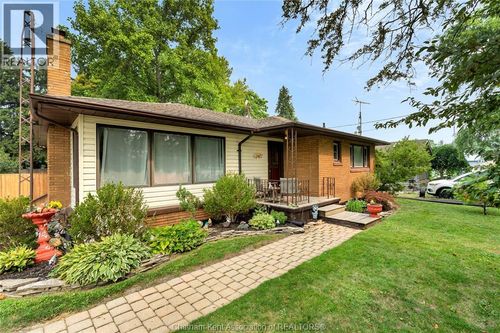 9467 Longwoods Rd, Chatham, ON, N7M5J7 | Card Image