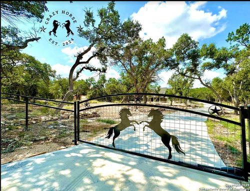 181 Crazy Horse Trl, Canyon Lake, TX, 78133-4966 | Card Image