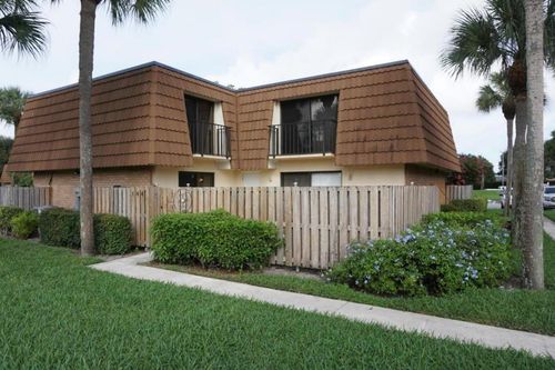 102 Heritage Way, West Palm Beach, FL, 33407-6858 | Card Image