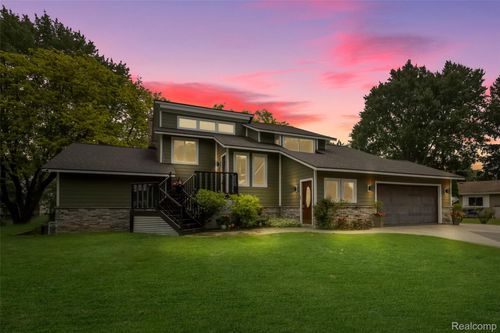 3978 Chanda Ct, Highland, MI, 48356-1112 | Card Image